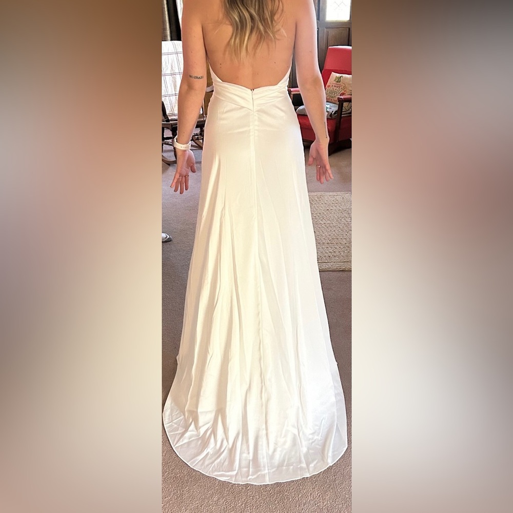 Elegant Wedding Dress - Picture 3 of 5